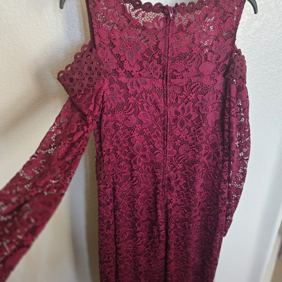 Chic Burgundy Lace Midi Dress - Picture 5 of 7